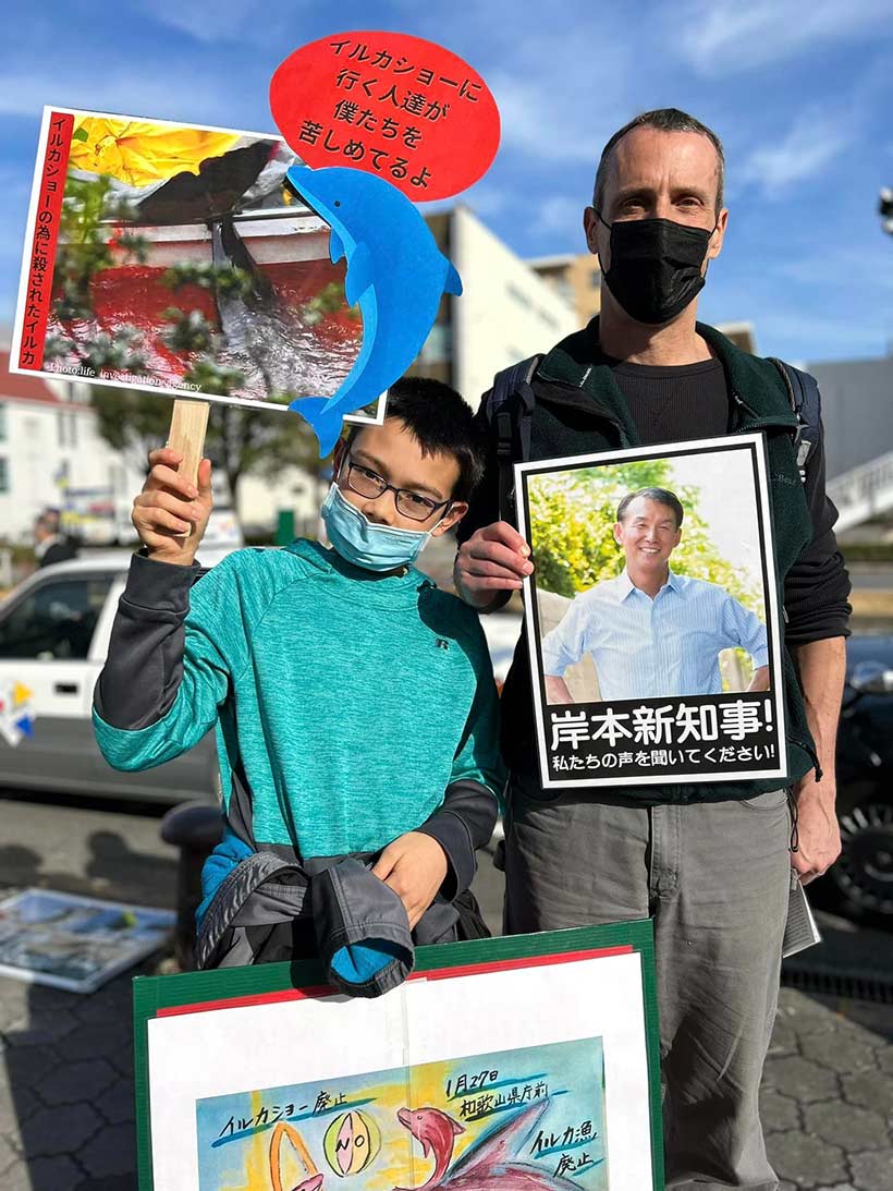 Foto 2 by japanischen Aktivisten, machen Druck auf den neuen Gouverneur in Wakayama, der die Delfiinjagd stoppem könnte