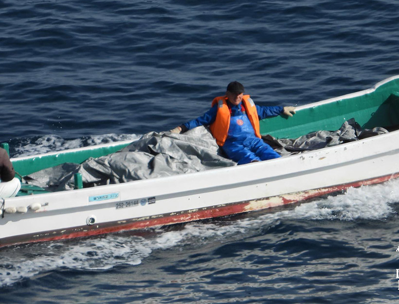 Dieser Delfinkiller auf dem Boot mit Delfinleichen, grinst in die Kamera und Dir ins Gesicht. "Was willst du Ausländer gegen uns unternehmen?", sind vielleicht seine Gedanken